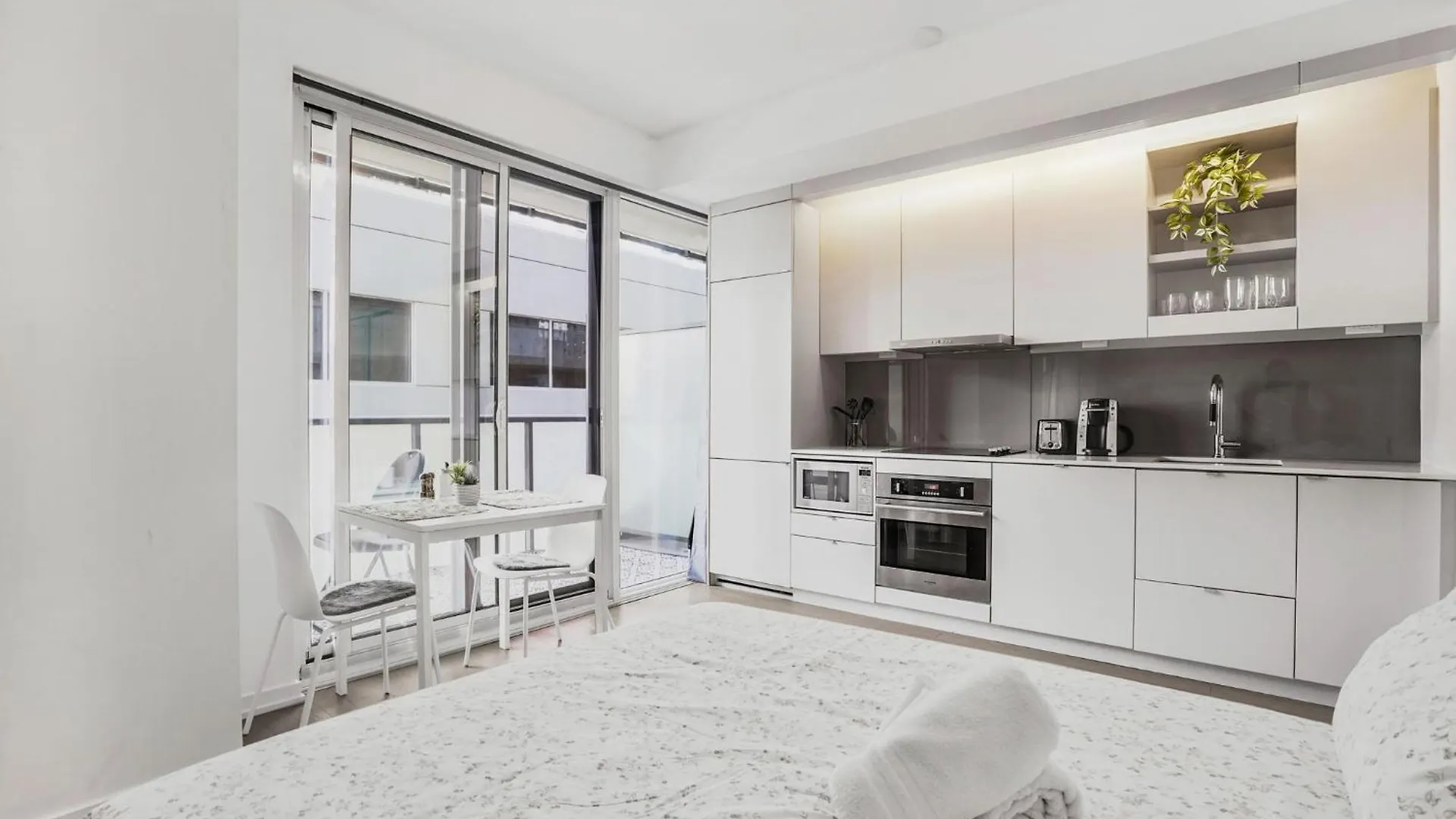 Apartment Toronto Luxe Suite - Location Score 10 - Easter Retreat