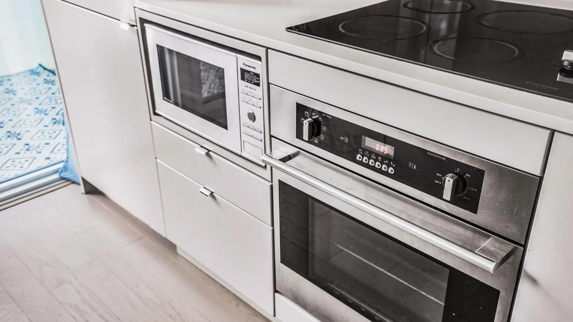 Toronto Luxe Suite - Location Score 10 - Easter Retreat Apartment