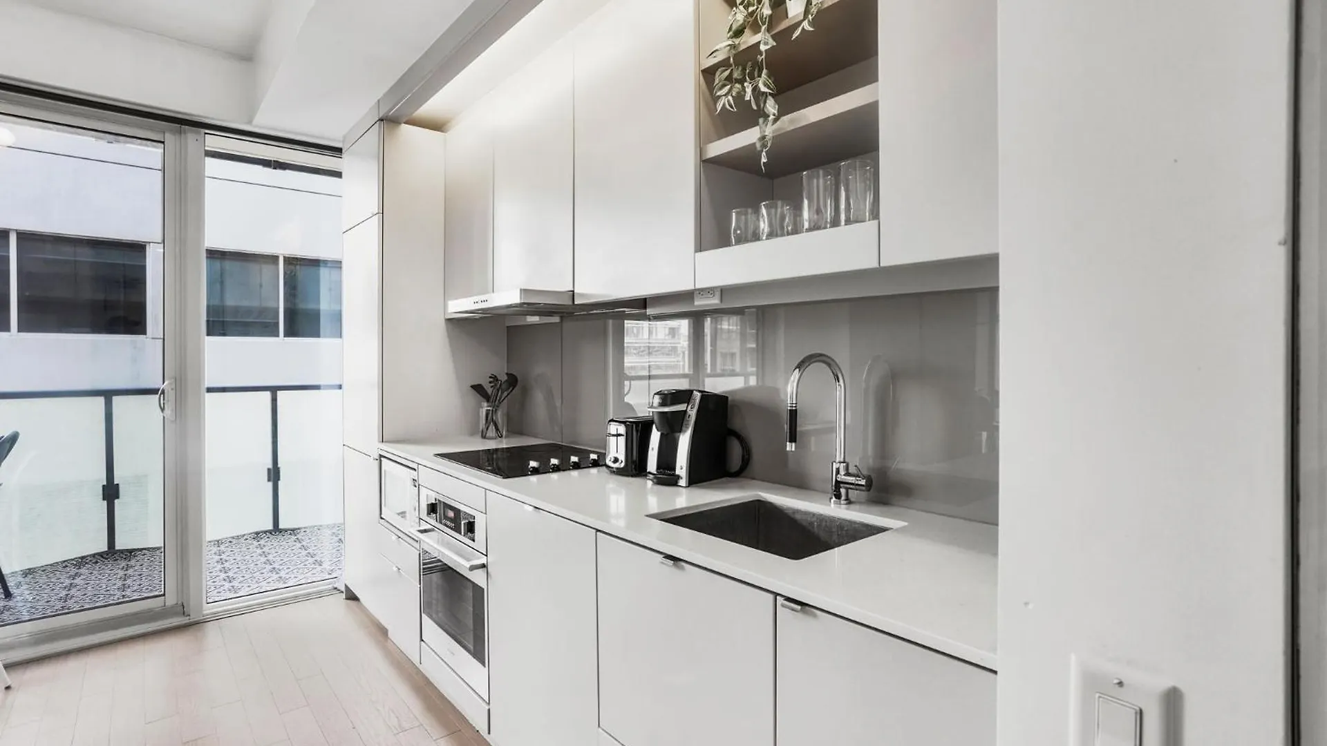 Toronto Luxe Suite - Location Score 10 - Easter Retreat Apartment