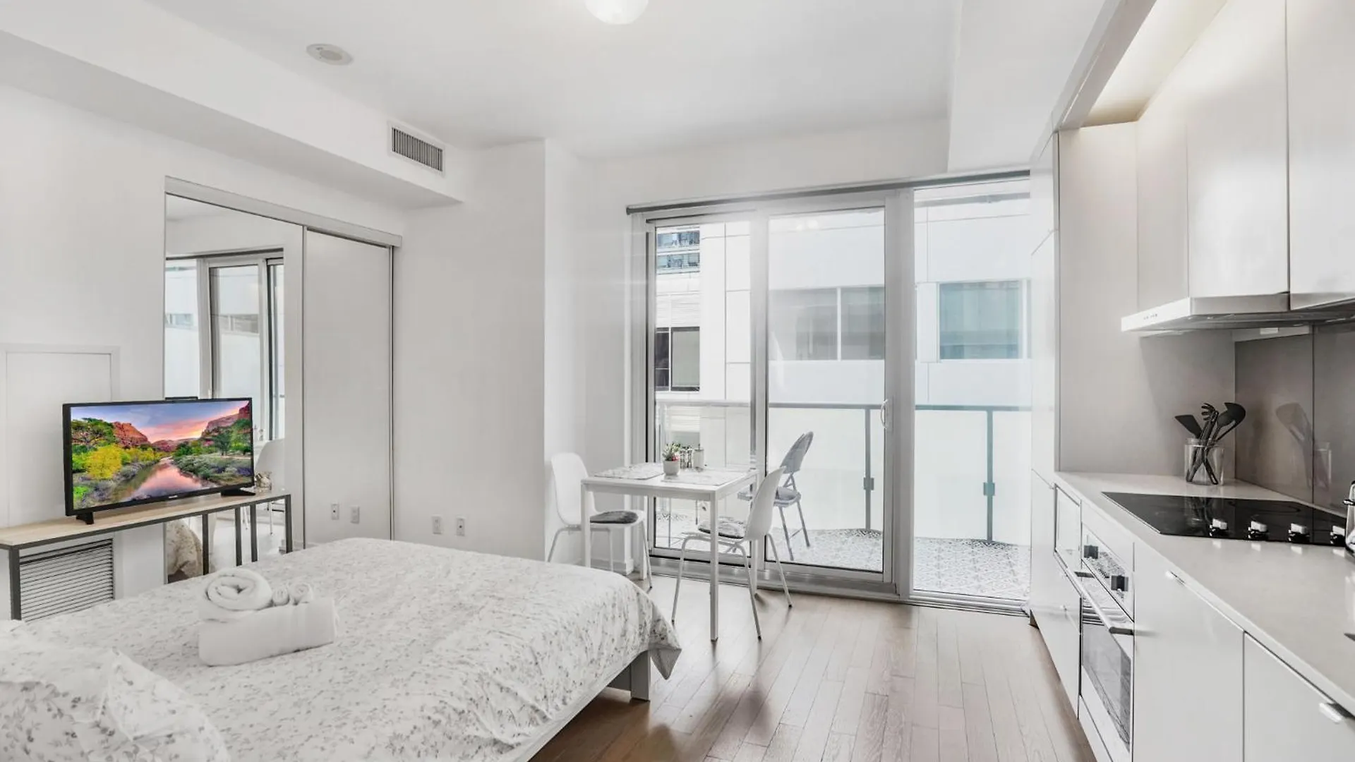 Apartment Toronto Luxe Suite - Location Score 10 - Easter Retreat