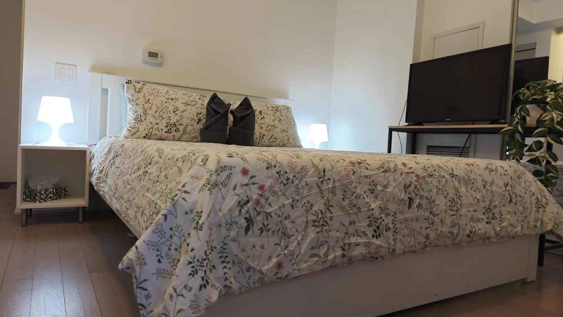 Toronto Luxe Suite - Location Score 10 - Easter Retreat Canada