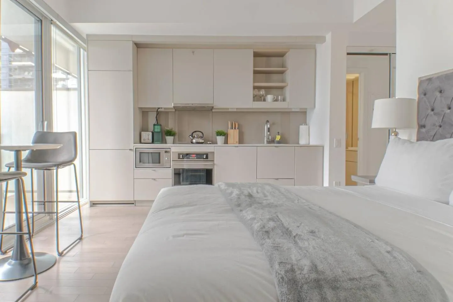 Toronto Luxe Suite - Location Score 10 - Steps To Rogers Centre, Cn Tower, Eaton Centre, Toronto Convention, Scotia Bank Arena