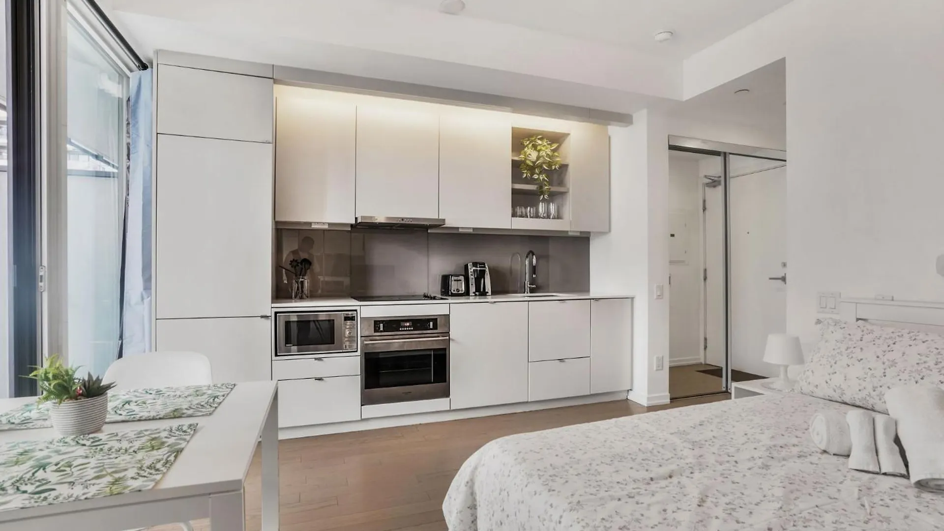 Toronto Luxe Suite - Location Score 10 - Steps To Rogers Centre, Cn Tower, Eaton Centre, Toronto Convention, Scotia Bank Arena 0*,