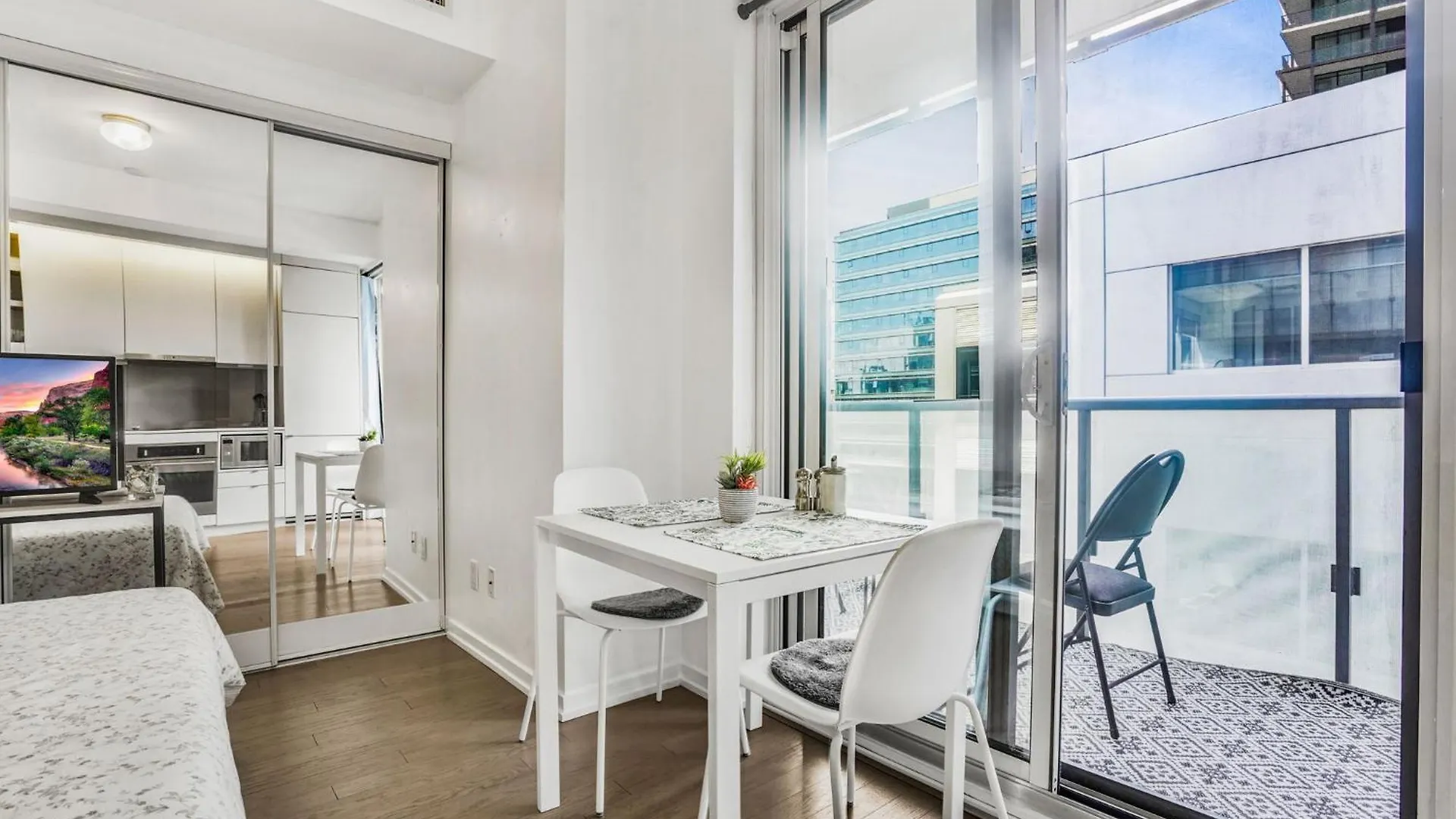 Apartament Toronto Luxe Suite - Location Score 10 - Steps To Rogers Centre, Cn Tower, Eaton Centre, Toronto Convention, Scotia Bank Arena Kanada