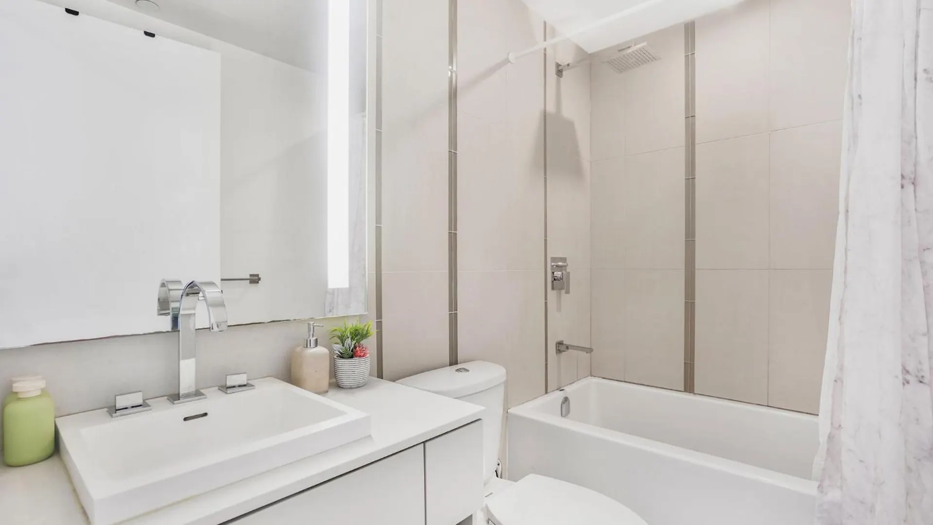 Toronto Luxe Suite - Location Score 10 - Steps To Rogers Centre, Cn Tower, Eaton Centre, Toronto Convention, Scotia Bank Arena Kanada