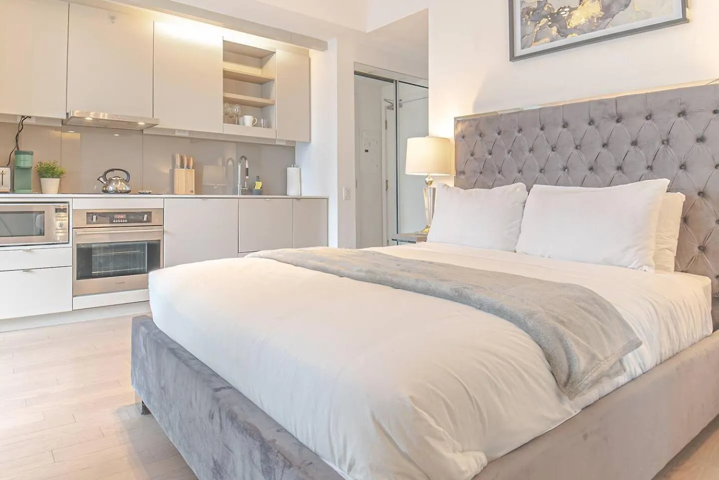 Apartment Toronto Luxe Suite - Location Score 10 - Steps To Rogers Centre, Cn Tower, Eaton Centre, Toronto Convention, Scotia Bank Arena