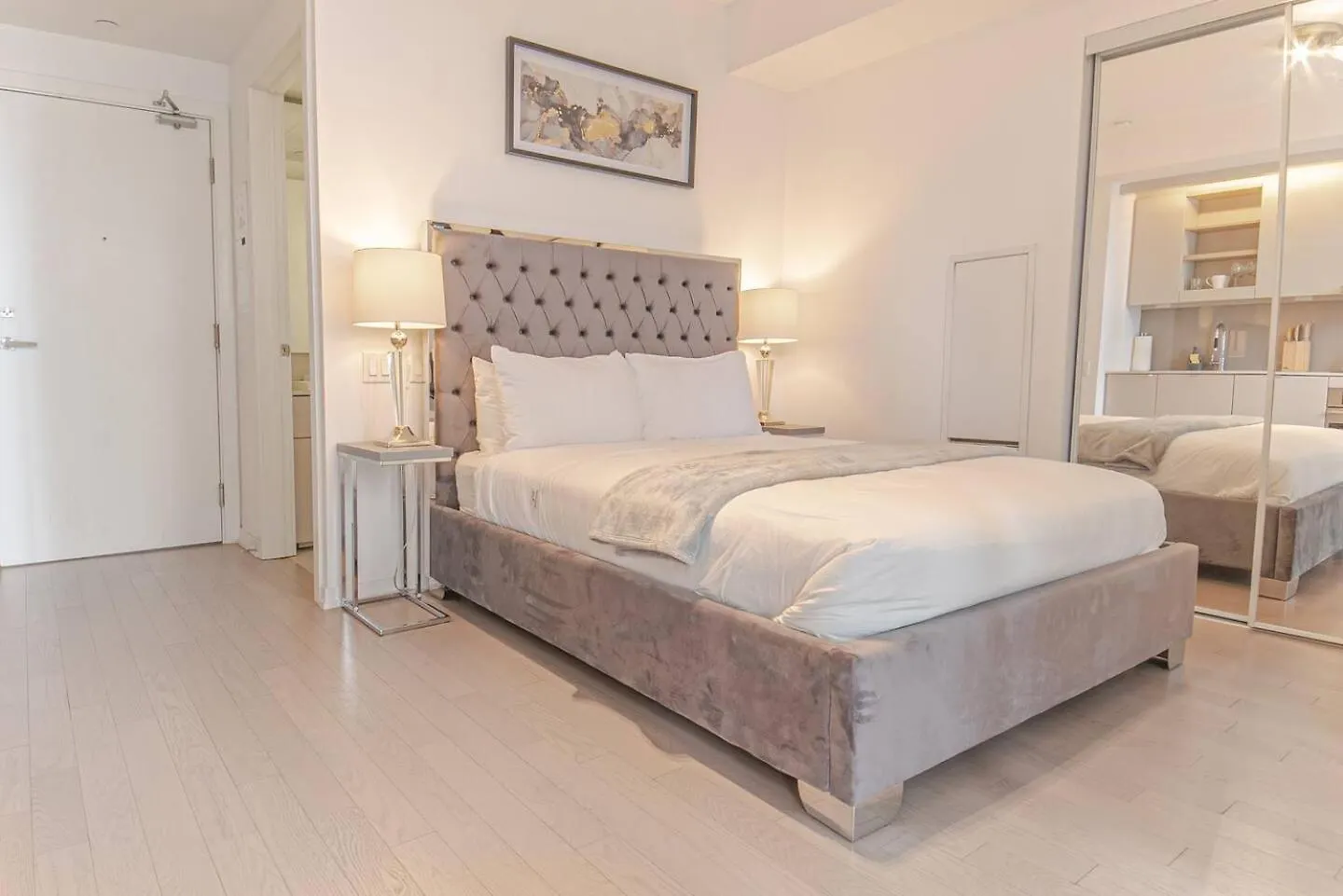 Toronto Luxe Suite - Location Score 10 - Steps To Rogers Centre, Cn Tower, Eaton Centre, Toronto Convention, Scotia Bank Arena 0*,